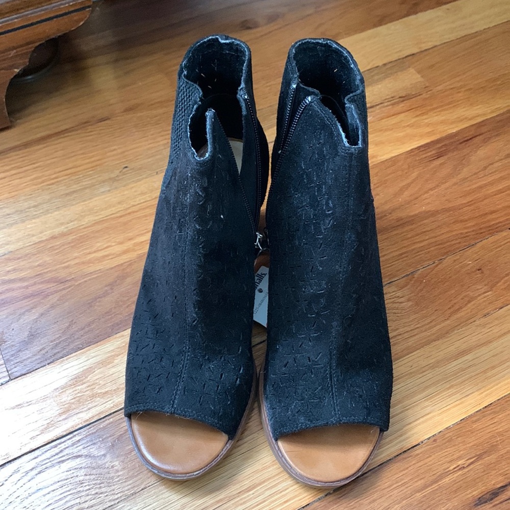 Open toe black booties